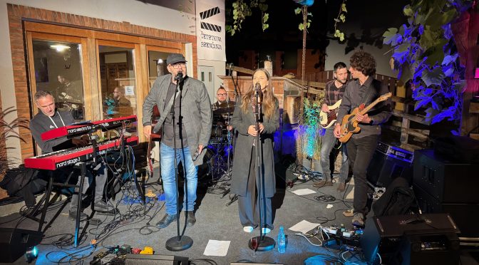 Čarobno ob glasbi in penini